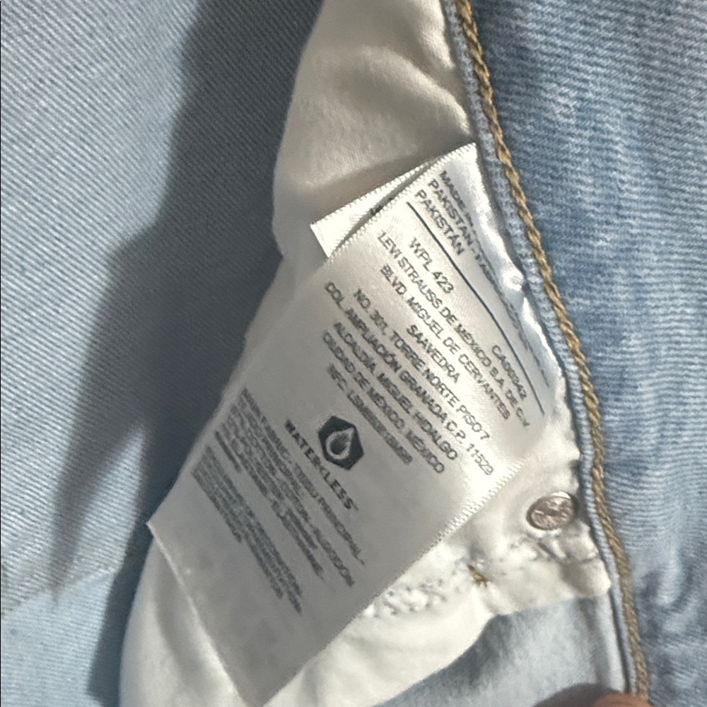 Signature Levi Strauss Light Blue Denim Jeans - Picture 6 of 7